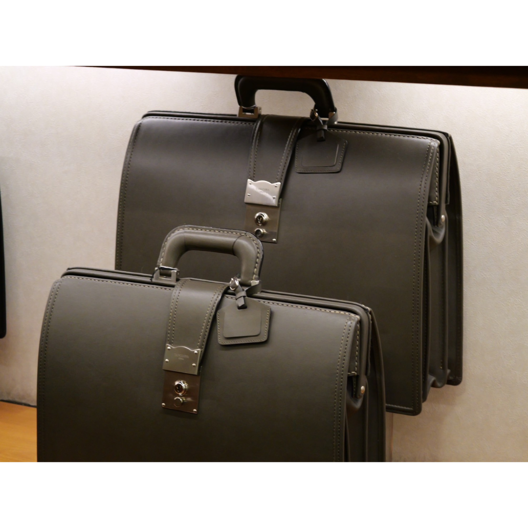 BLACK BULL スムースダレスバッグ〈別注色モデル/Mサイズ〉