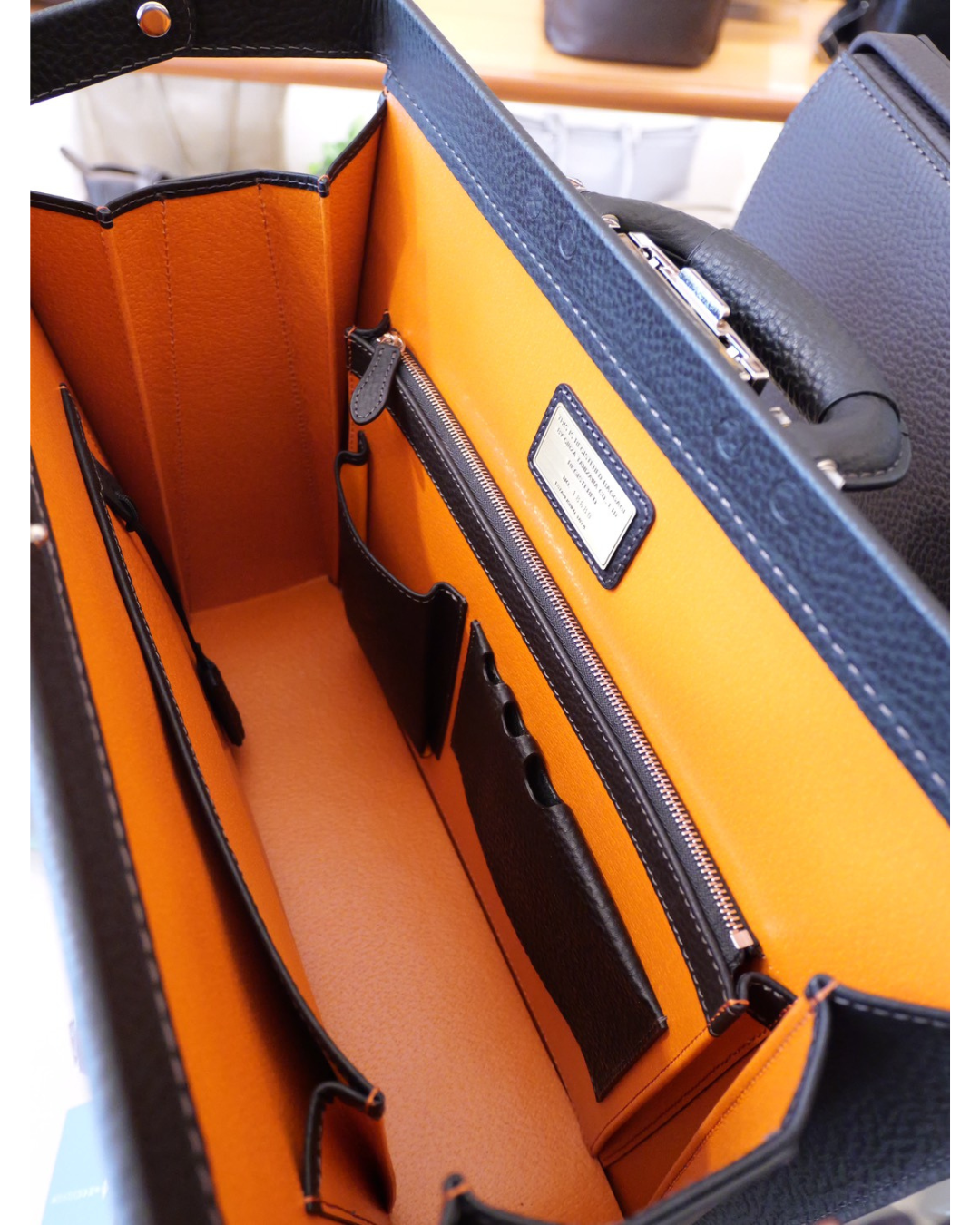 BLACK BULL スマートダレスバッグ ワンタッチ錠前