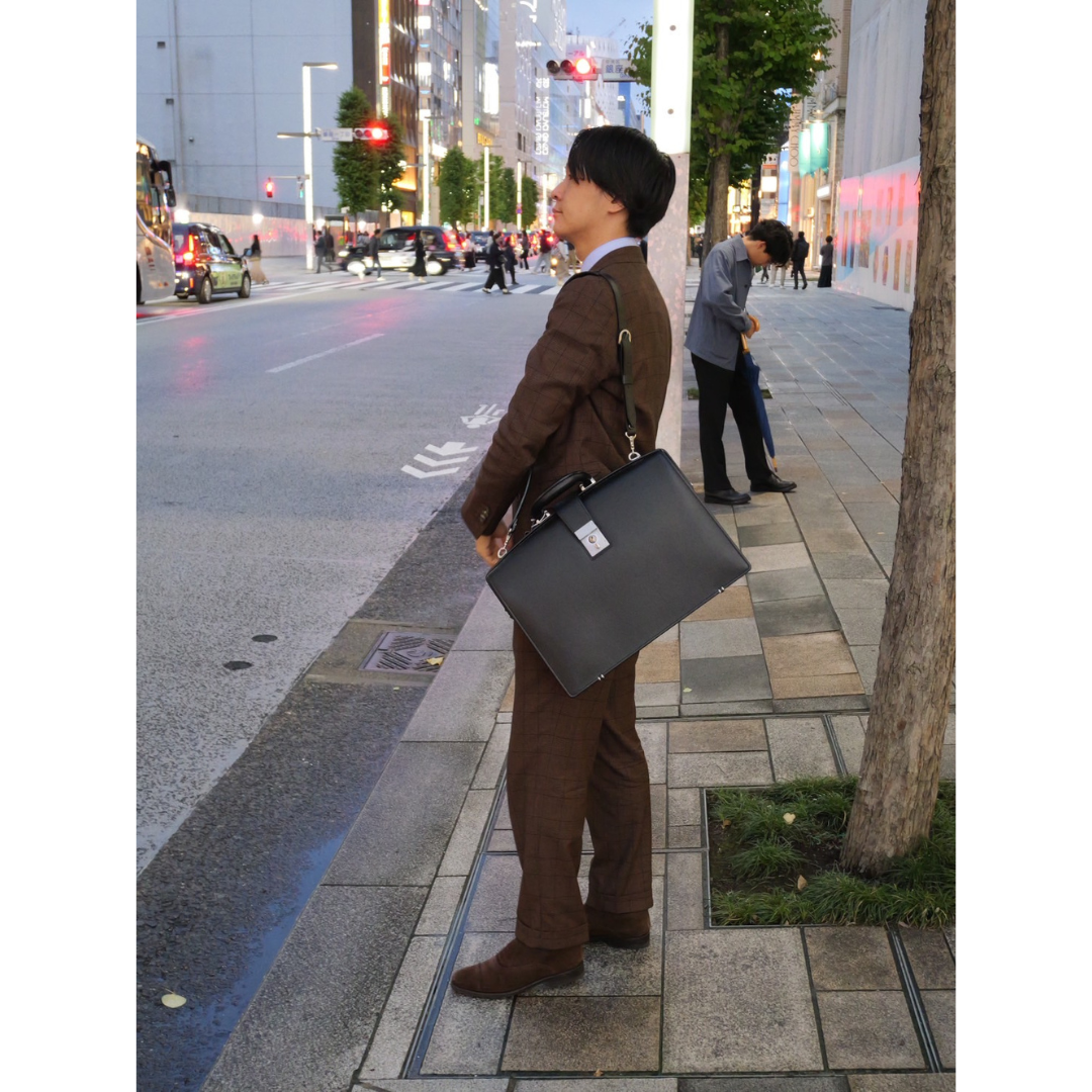With Dlesss Bag Horn Shrow (Brown) shoulder