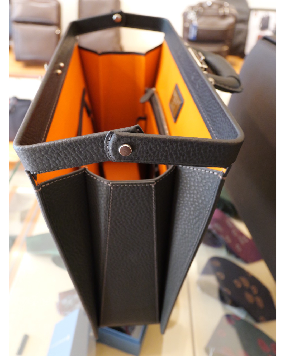 BLACK BULL スマートダレスバッグ ワンタッチ錠前