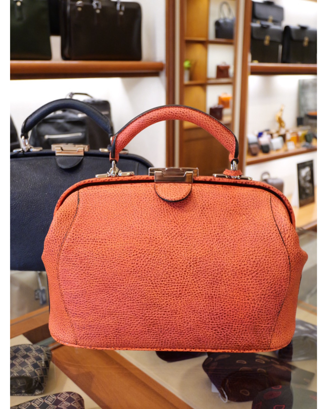 黒桟革ワンタッチ式ミニダレスバッグ