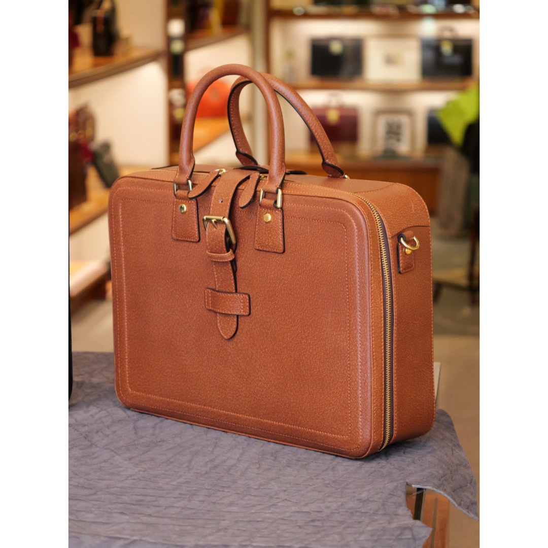 新型エール ブリーフケース Mサイズ