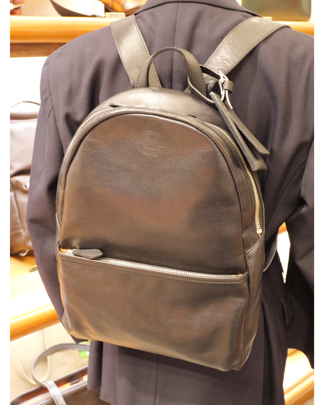 牛革丸型リュックサック