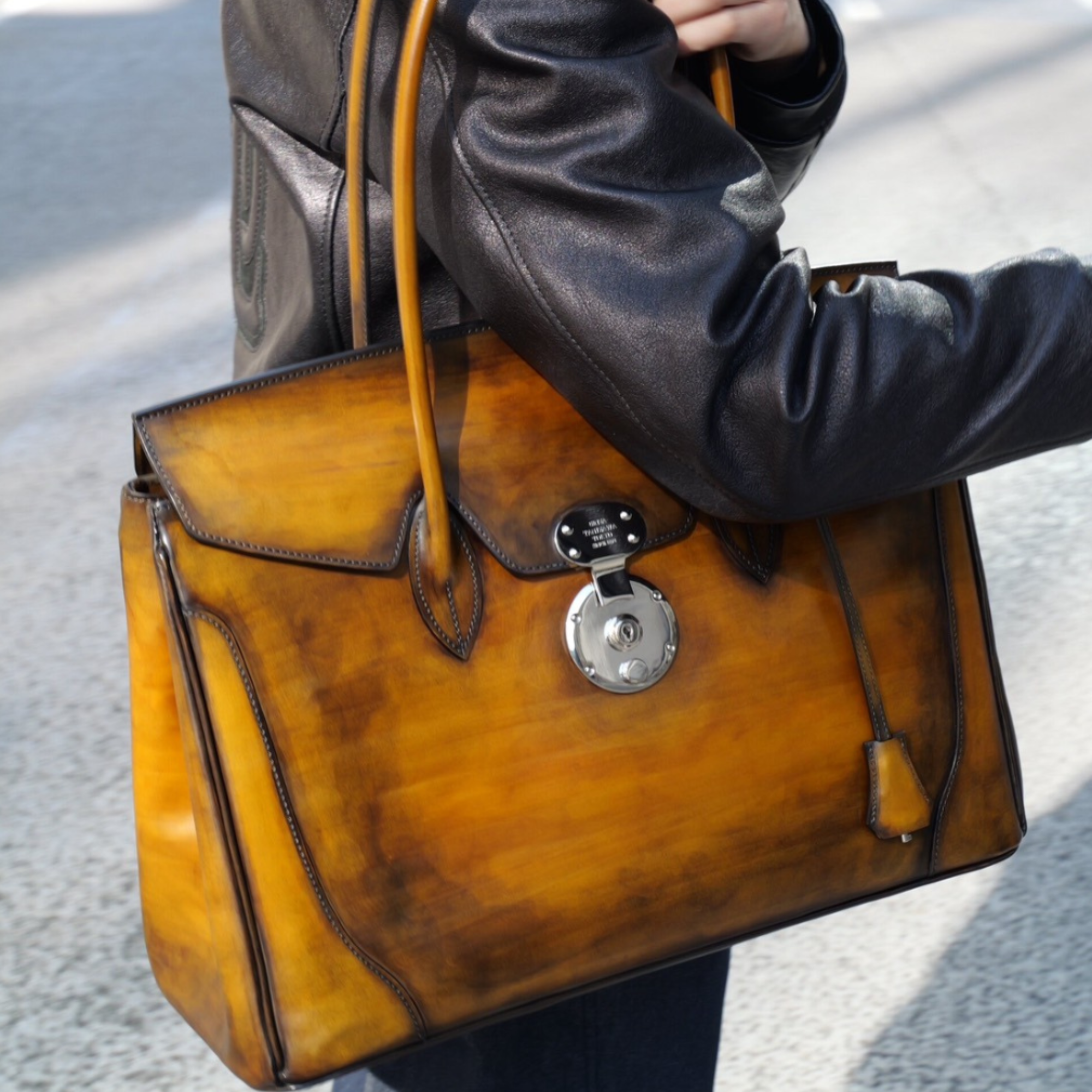 手染め国産 姫路レザートートバッグ(シリアルナンバー入り)