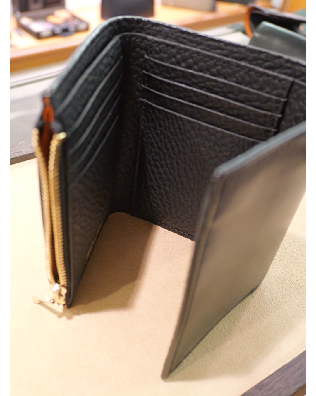 シェルコードバン 三つ折り財布(Shell Cordovan Tri-Fold Wallet)