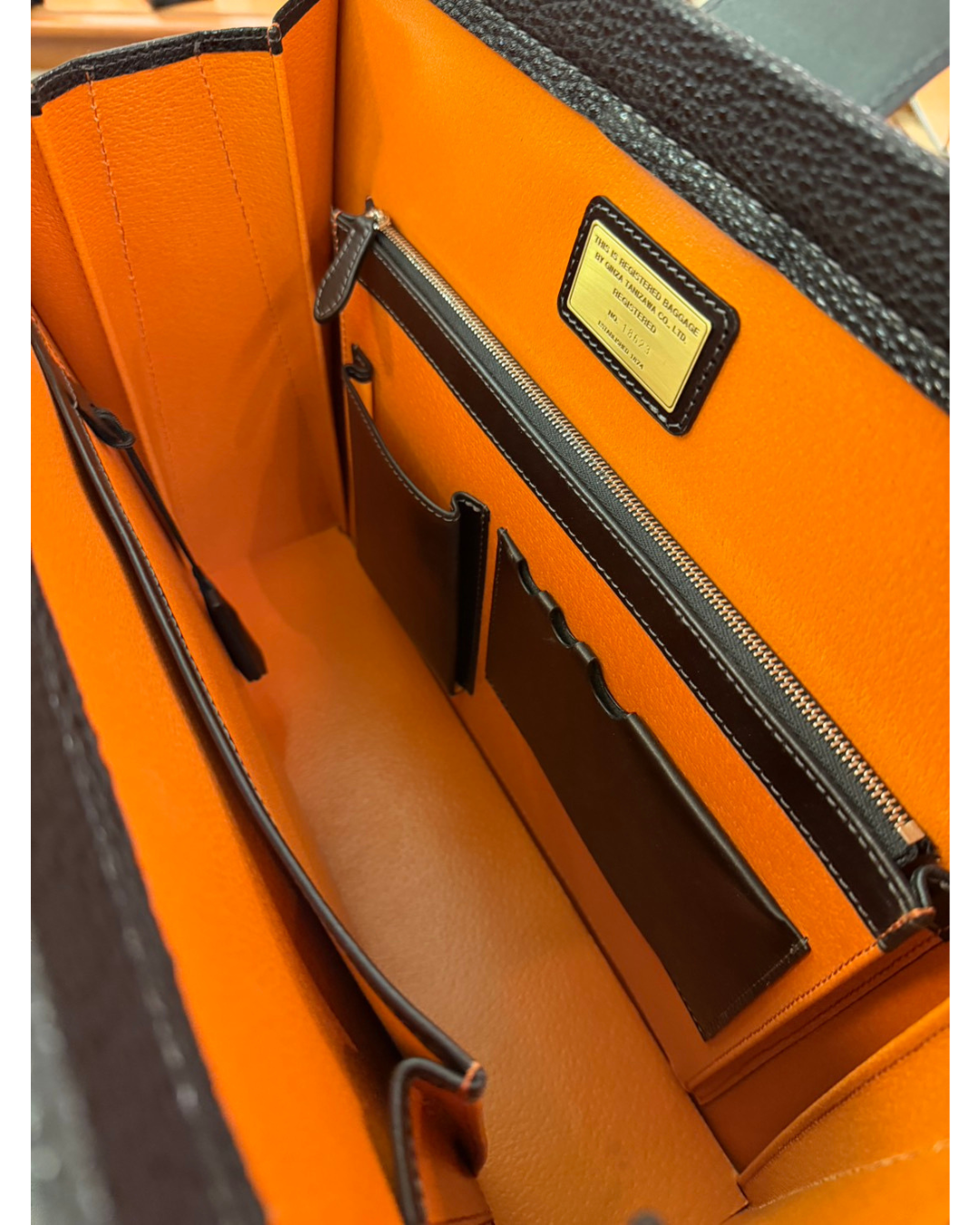 黒桟革スリムダレスバッグ