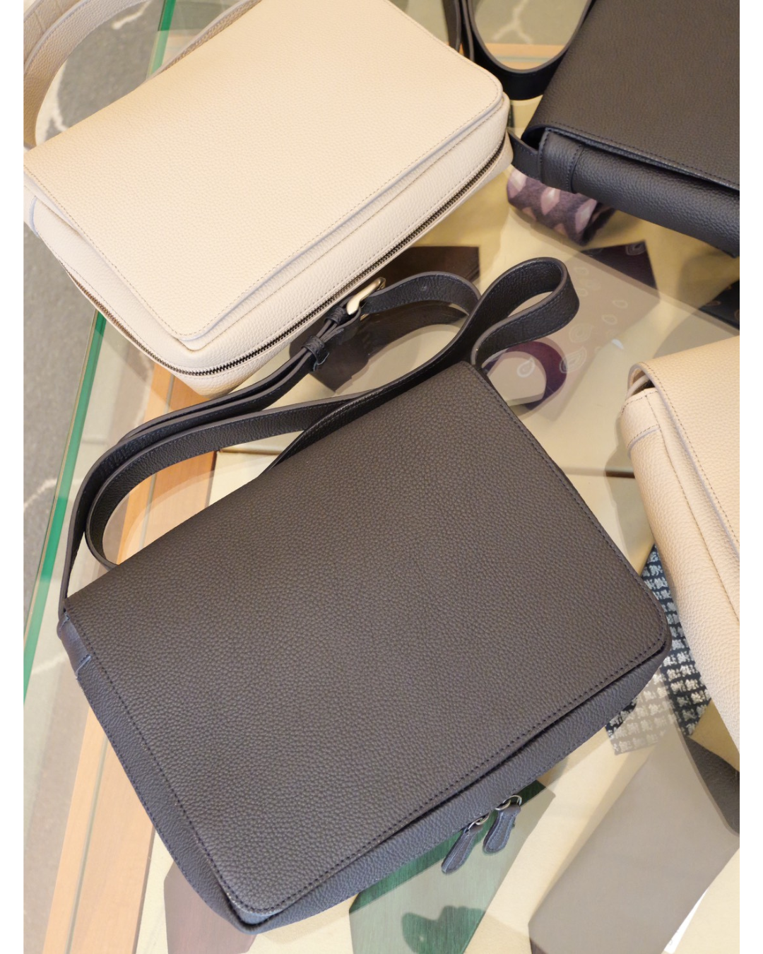 ドイツシュリンク被せショルダーバッグ Mサイズ