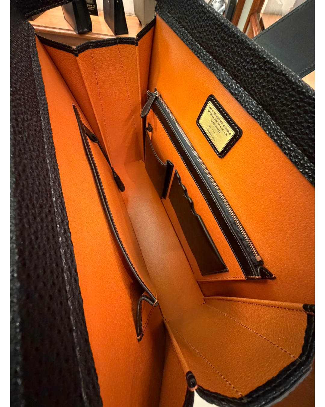 黒桟革スリムダレスバッグ