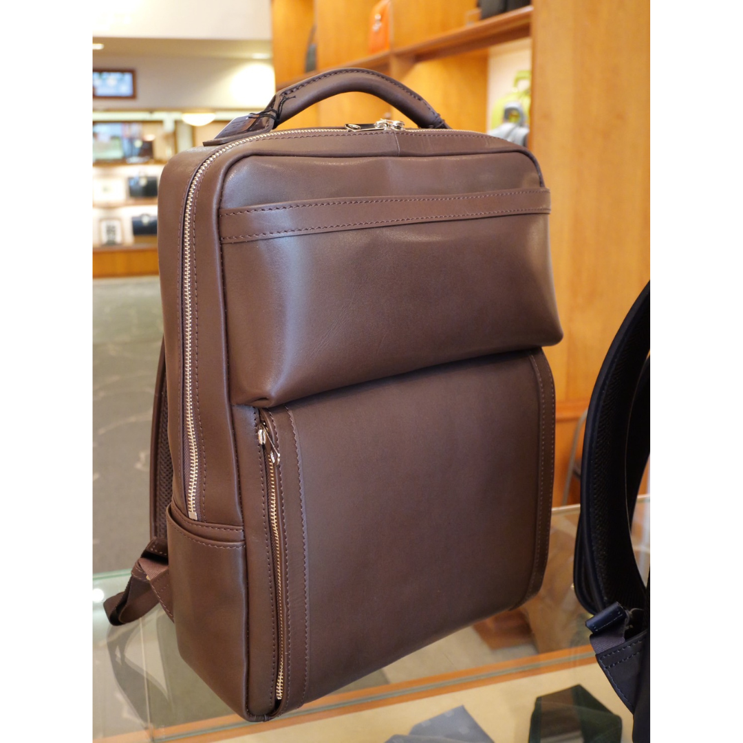 牛革ファスナーリュック