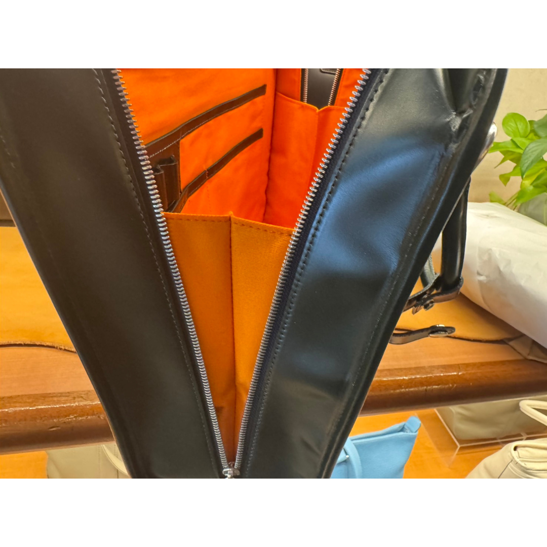 GINZA TANIZAWA 表面ガラス仕上げ 2本手ブリーフ(姫路レザー)