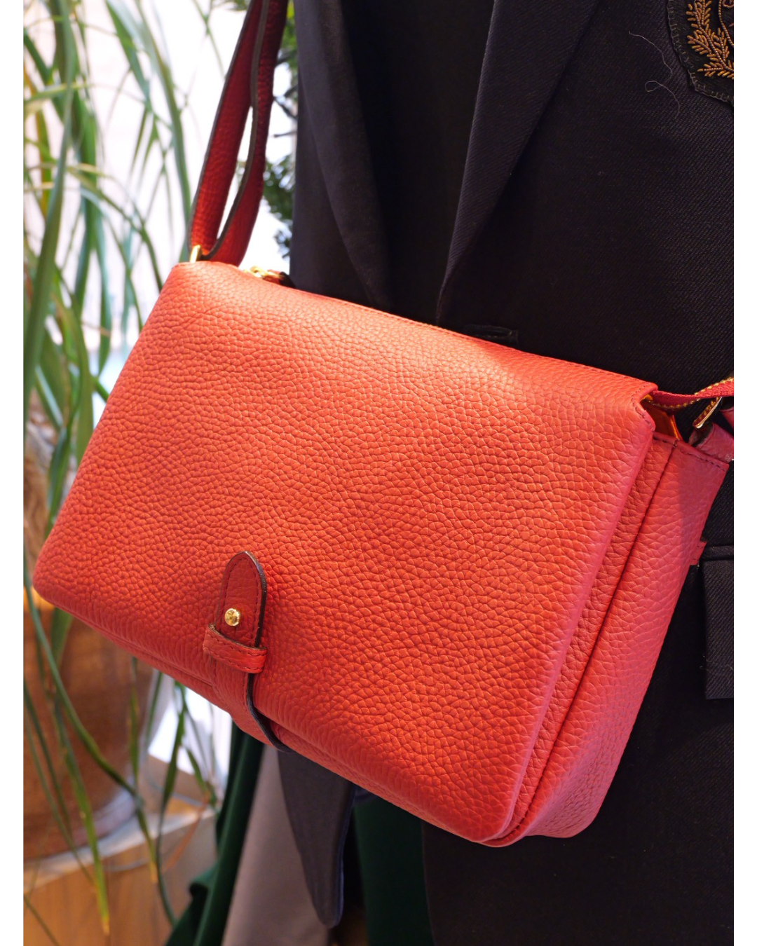 牛革ショルダーバッグ