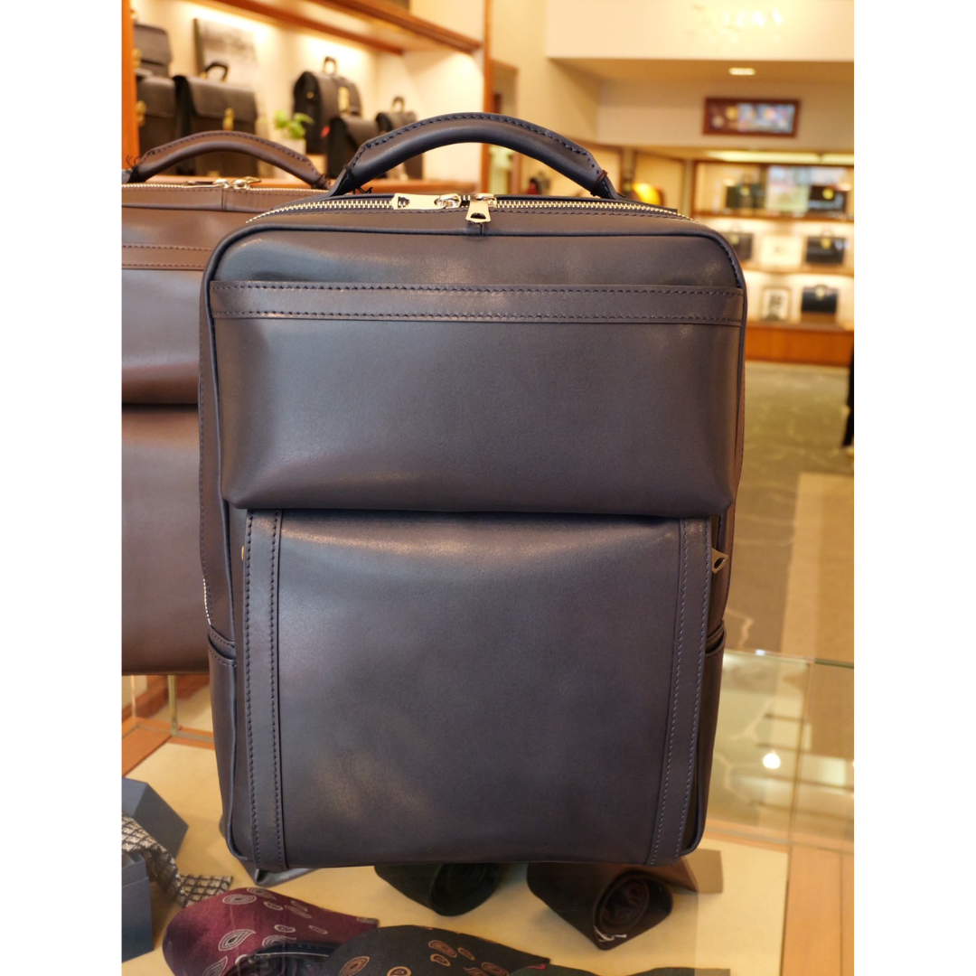 牛革ファスナーリュック