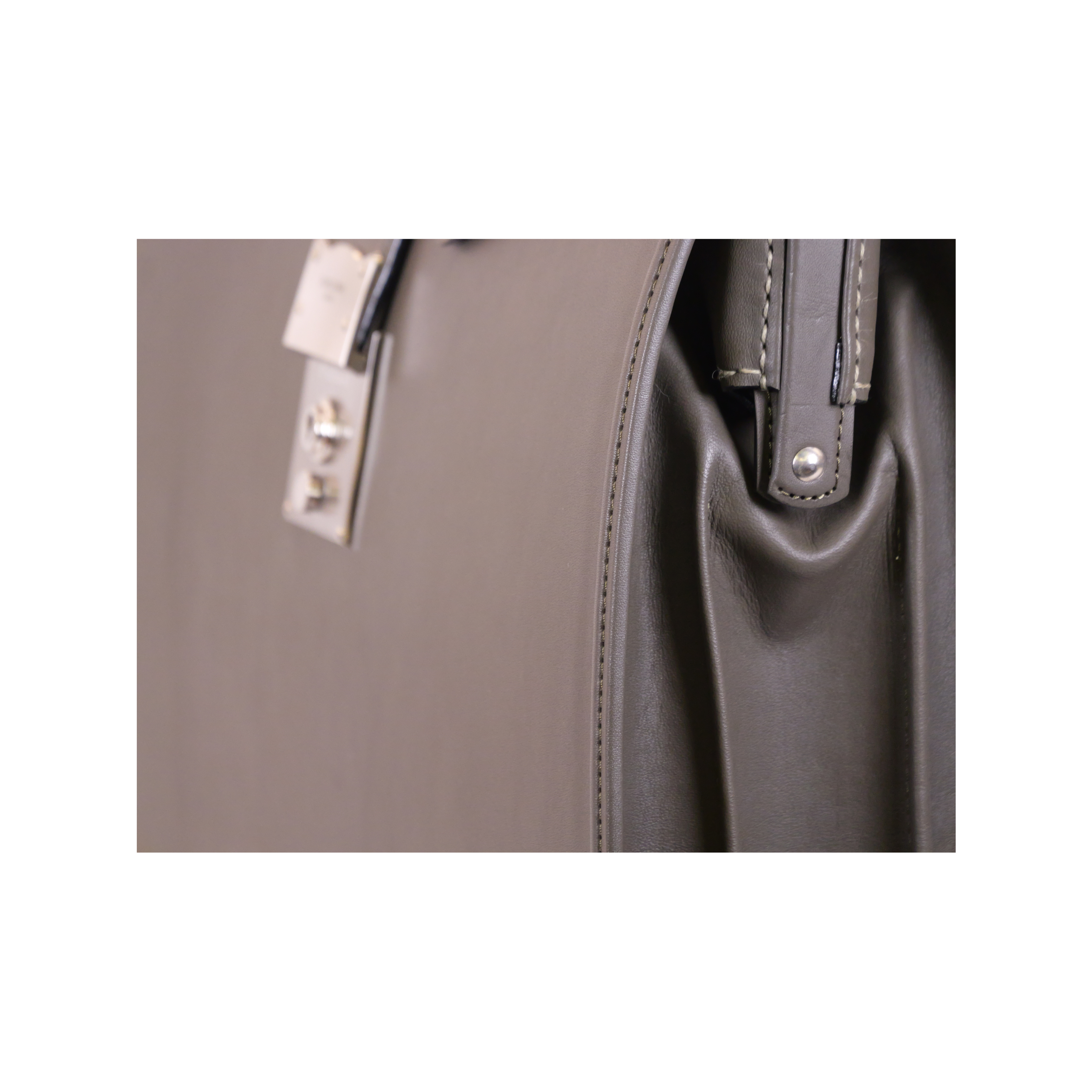 BLACK BULL スムースダレスバッグ〈別注色モデル/Mサイズ〉