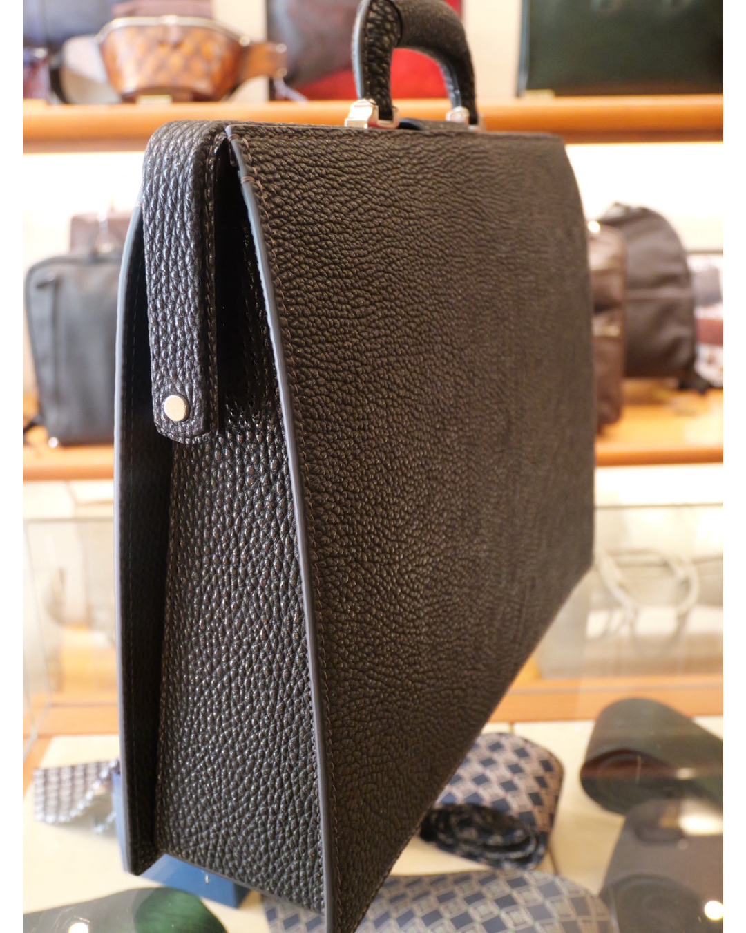 黒桟革スリムダレスバッグ