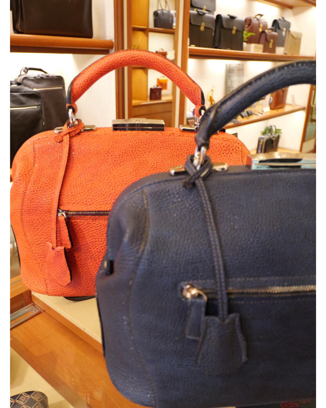 黒桟革ワンタッチ式ミニダレスバッグ