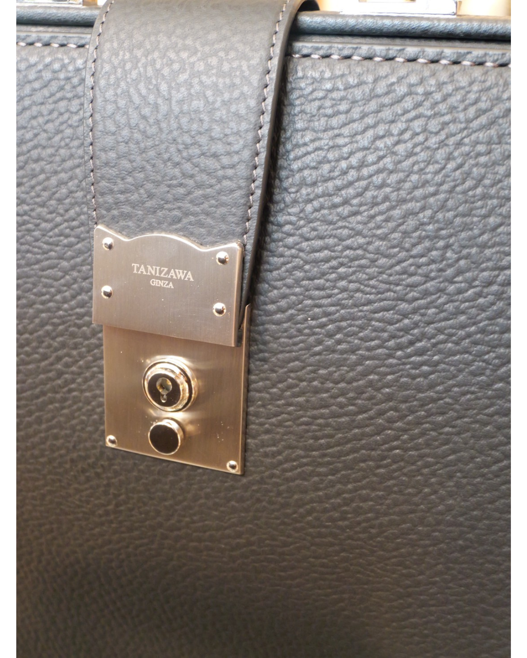 BLACK BULL スリムダレスバッグ 錠前付き