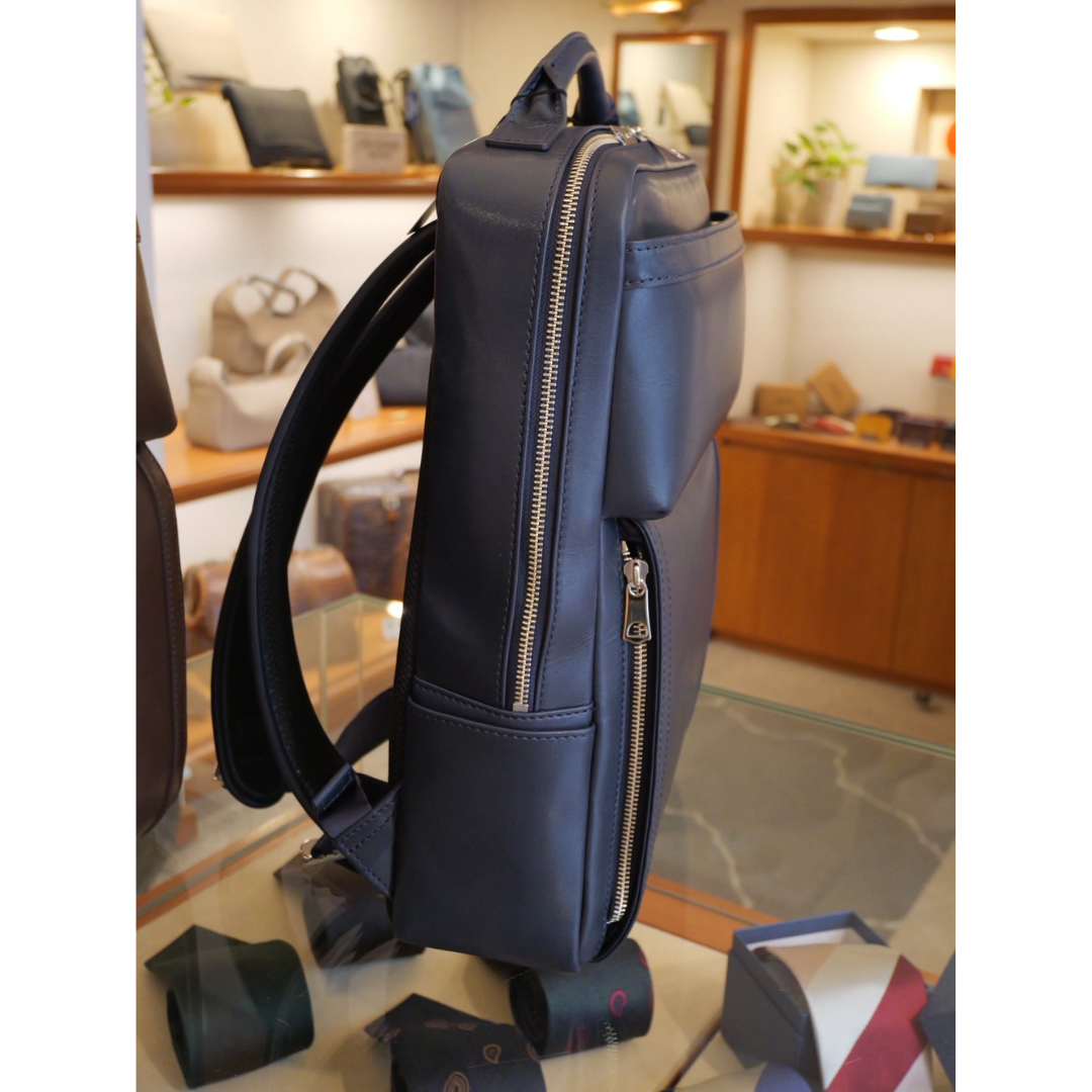 牛革ファスナーリュック