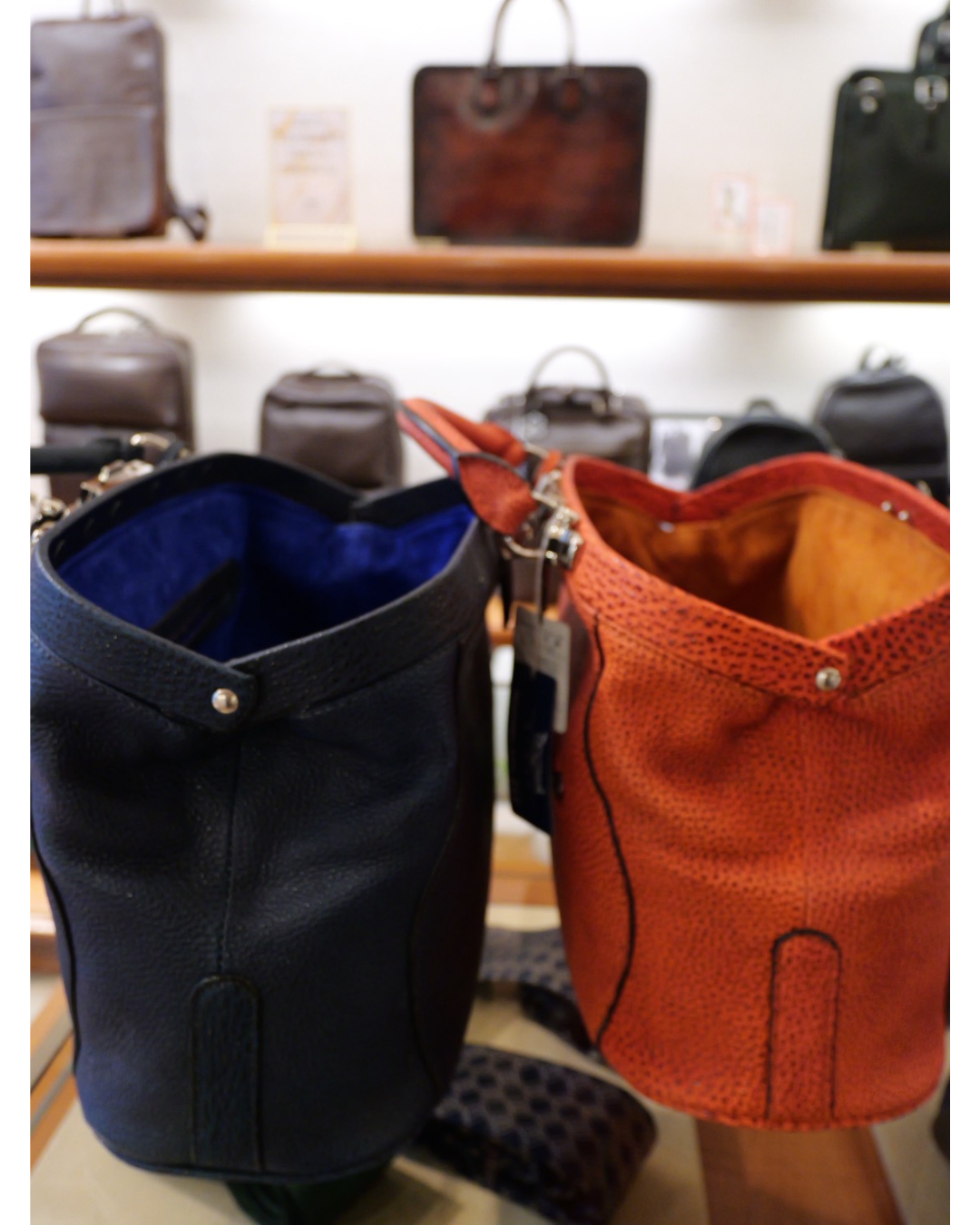 黒桟革ワンタッチ式ミニダレスバッグ