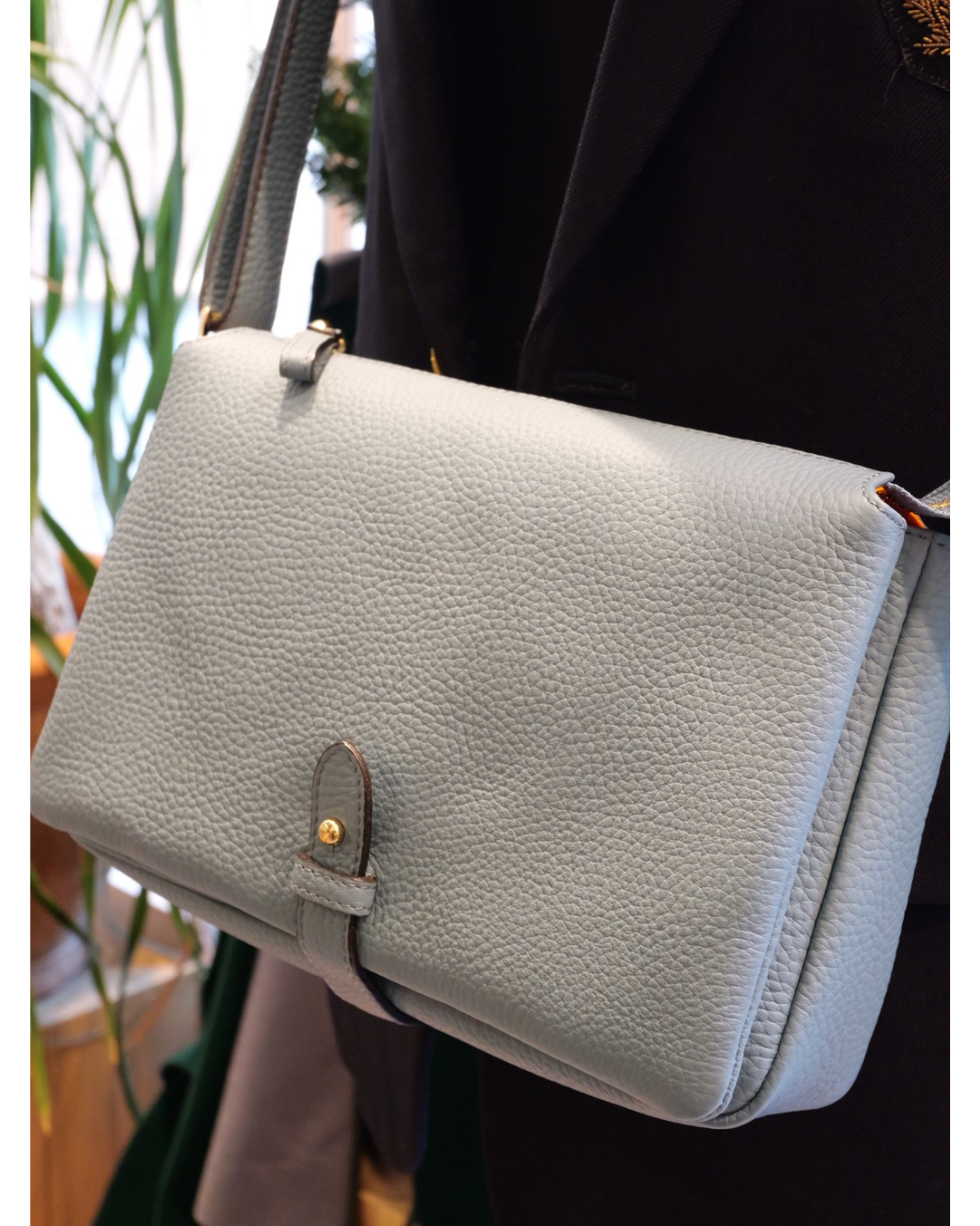 牛革ショルダーバッグ