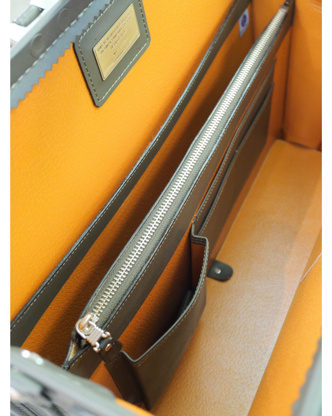 BLACK BULL スムースダレスバッグ〈別注色モデル/Mサイズ〉