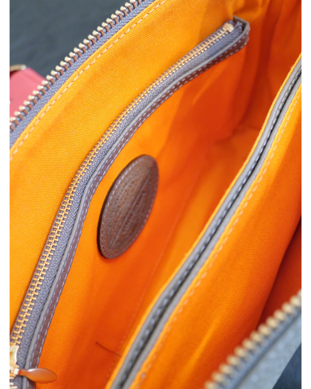 牛革ショルダーバッグ