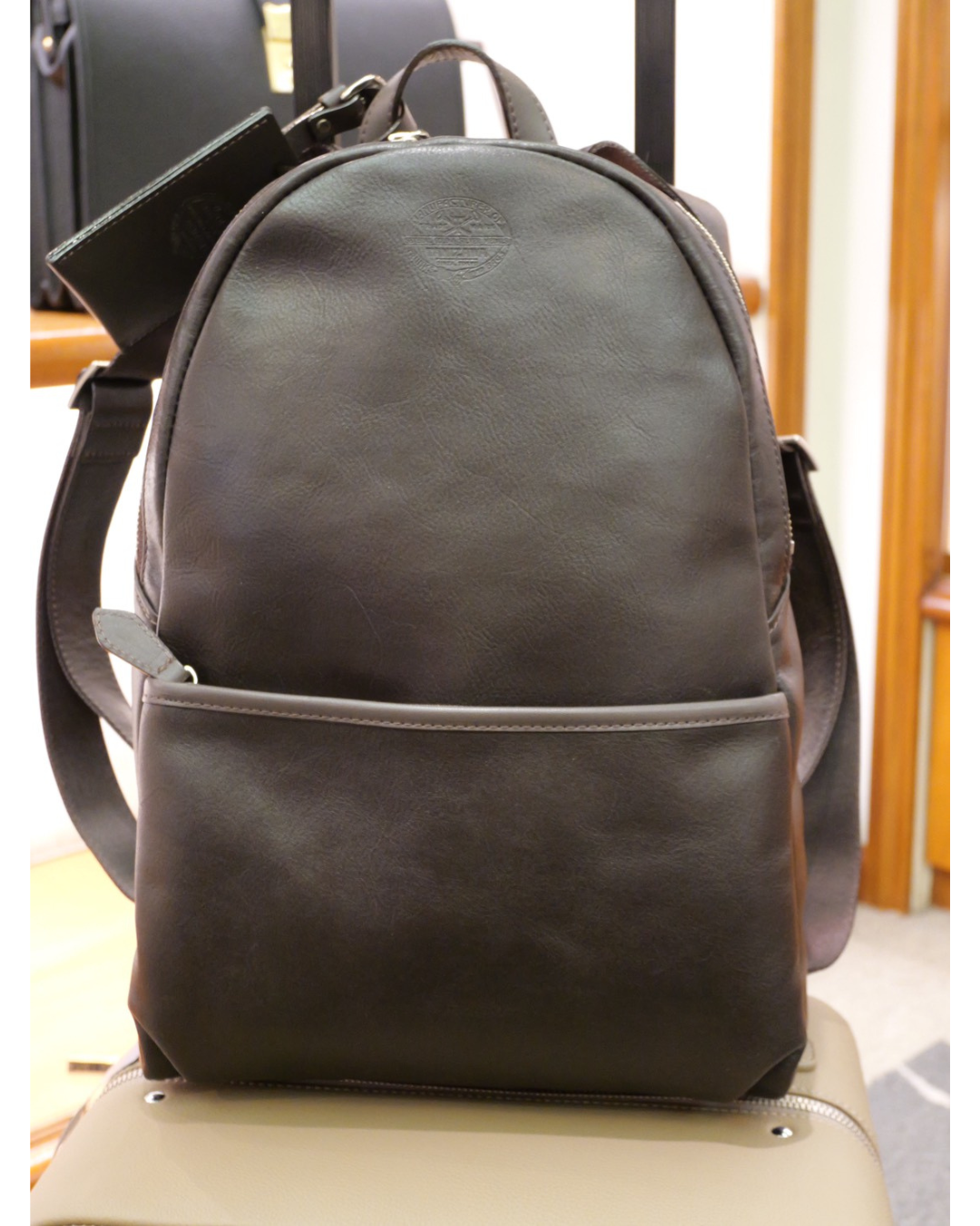 牛革丸型リュックサック