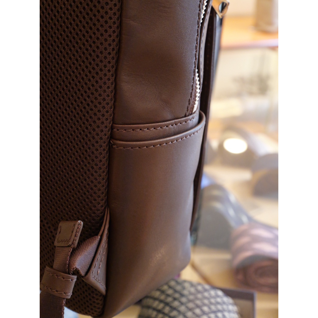 牛革ファスナーリュック