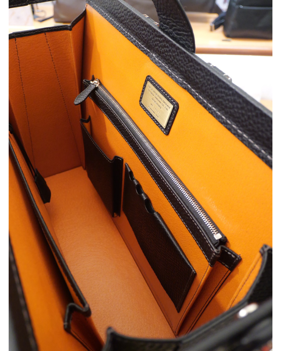 BLACK BULL スリムダレスバッグ(オリジナル錠前モデル)