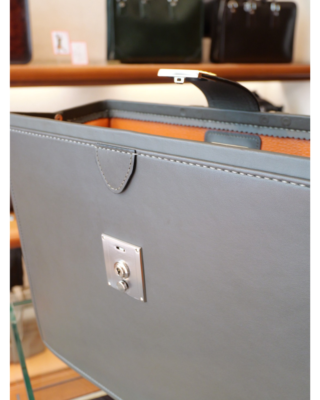 BLACK BULL スムースダレスバッグ〈別注色モデル/Mサイズ〉