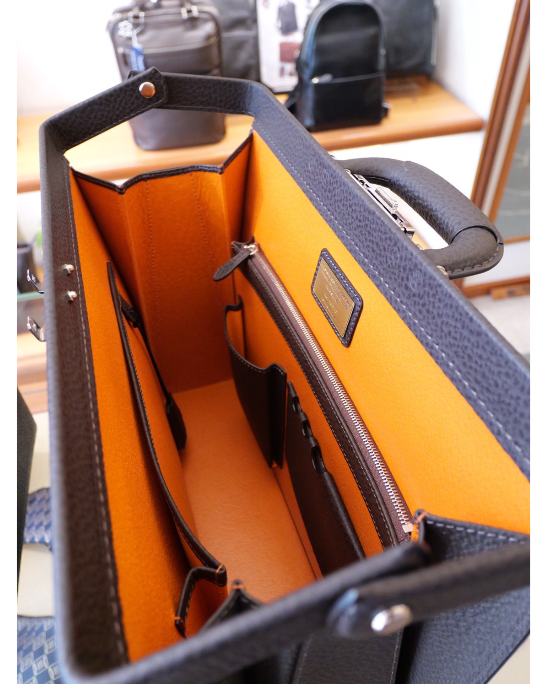 BLACK BULL スマートダレスバッグ ワンタッチ錠前