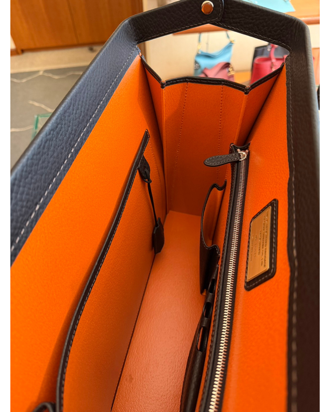 BLACK BULL スリムダレスバッグ 錠前付き