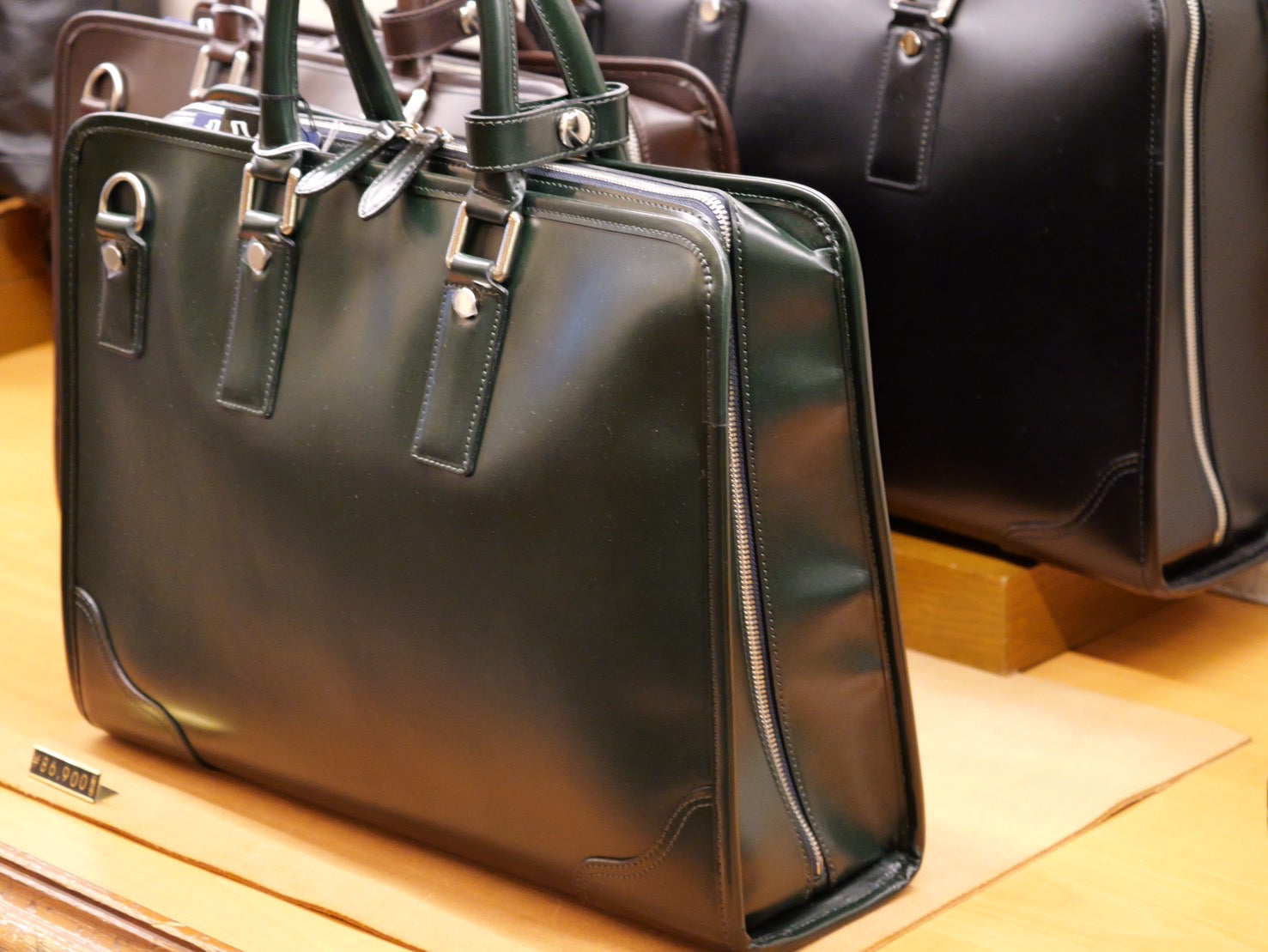GINZA TANIZAWA 表面ガラス仕上げ 2本手ブリーフ(姫路レザー)