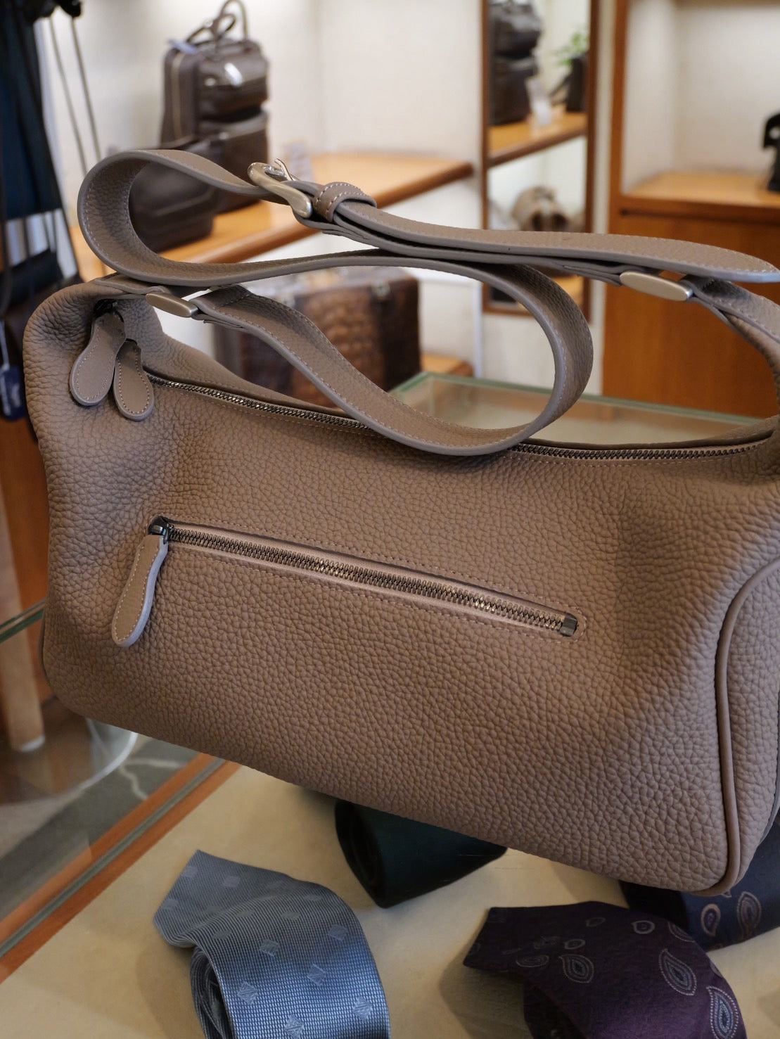 "YAGURUMA Yaha" shoulder bag German Shrink