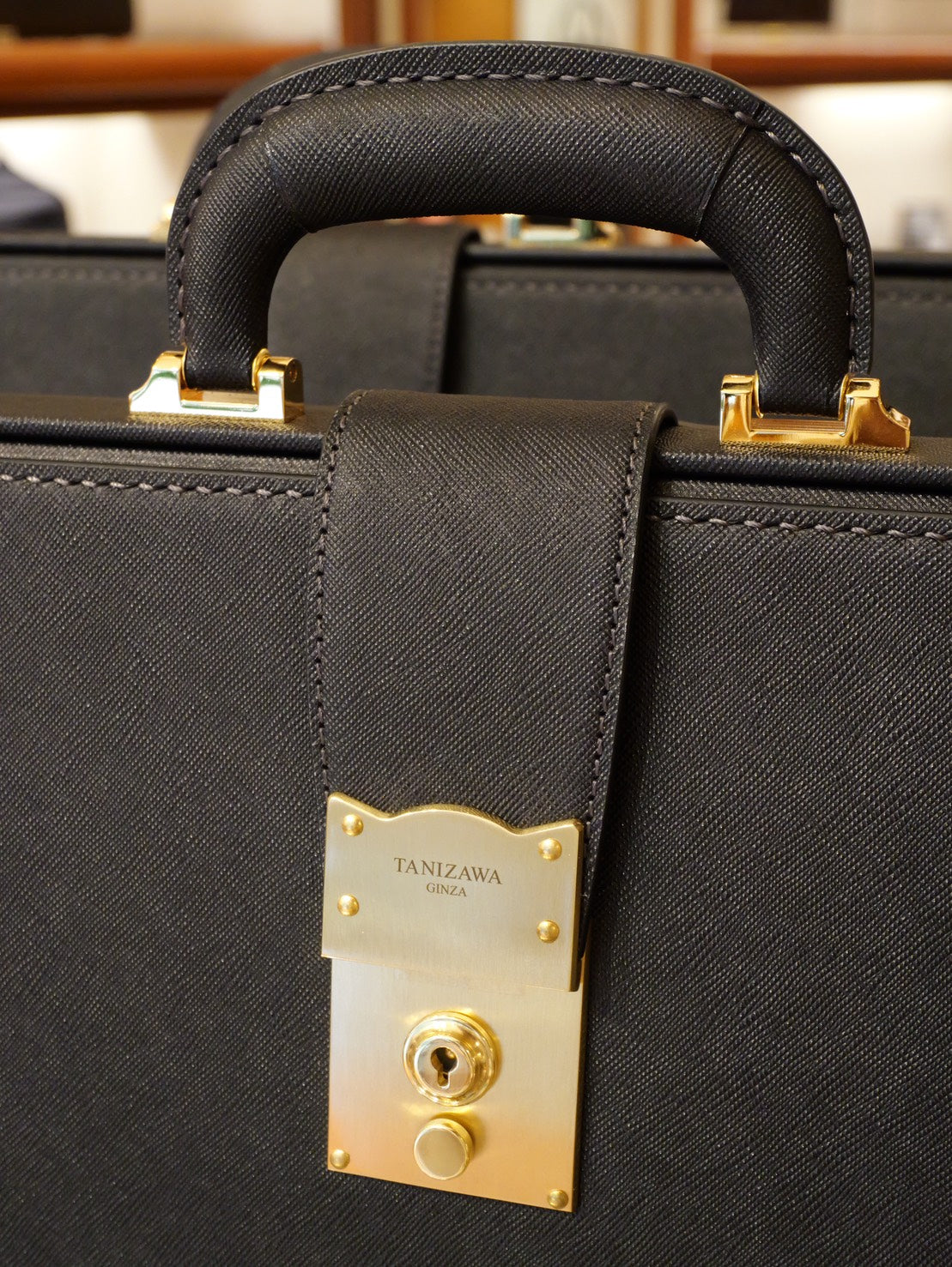 黒桟革プリズム型押し スリムダレスバッグ Mサイズ|日本製