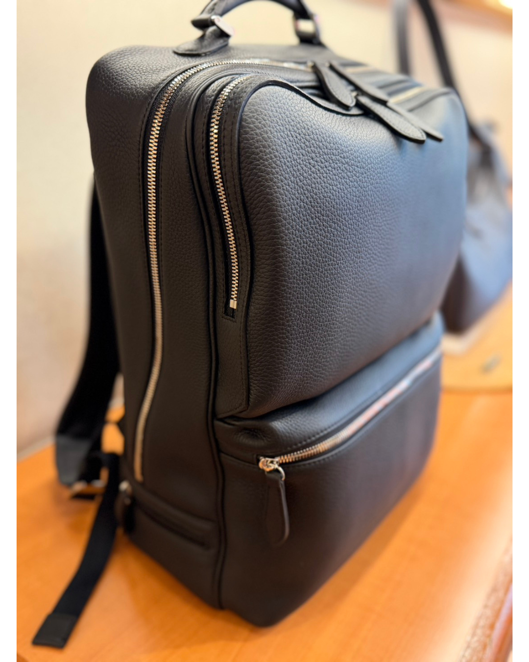 【日本製】シュリンクレザー リュックサック ブラック|本革・PC収納対応