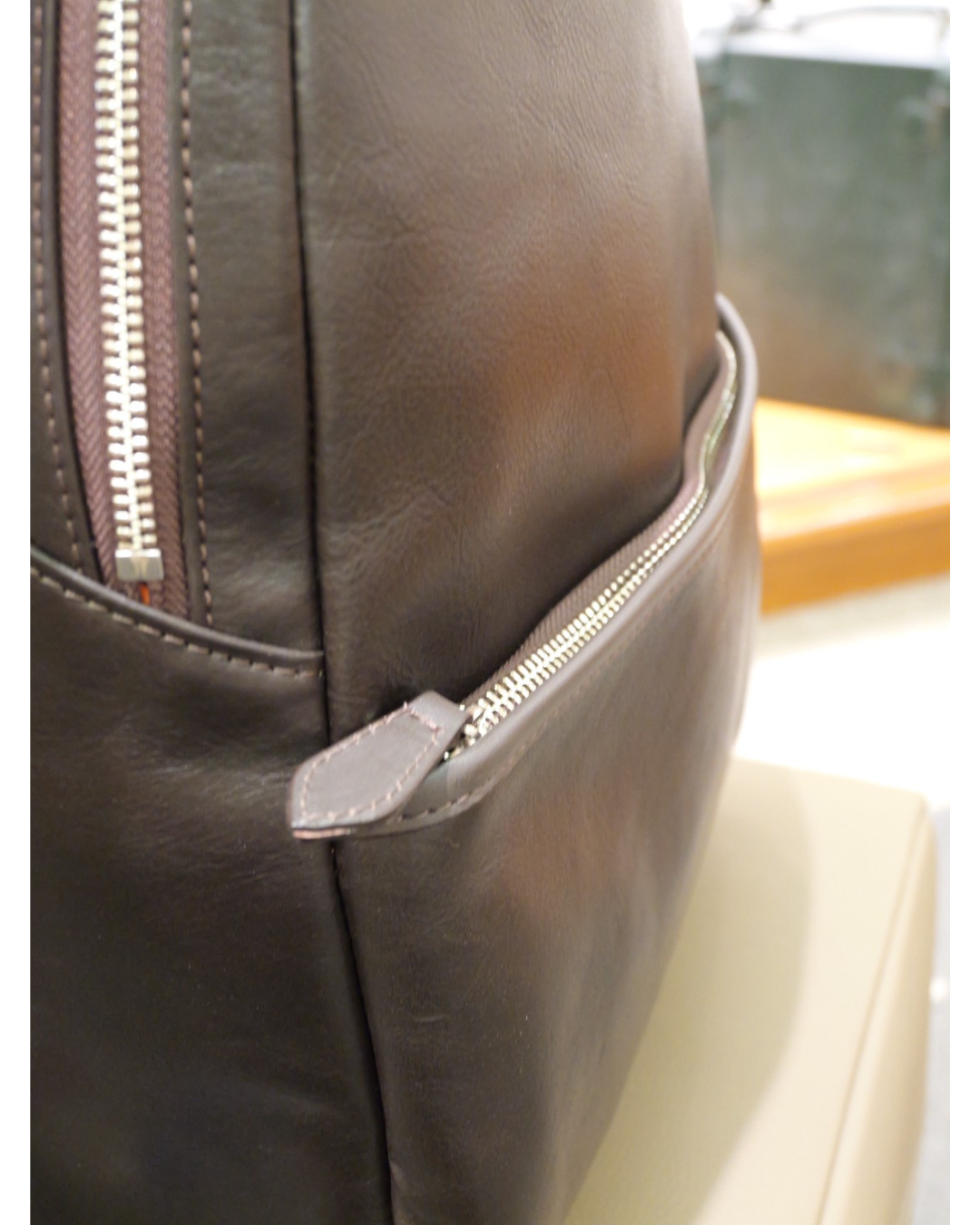 牛革丸型リュックサック