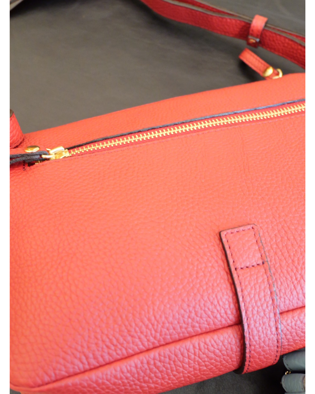 牛革ショルダーバッグ