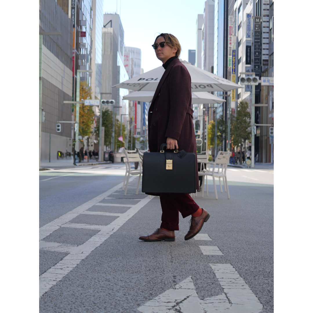 【極美品】GINZA TANIZAWA ダレスバッグ Mサイズ(フラップ付き) BLACK BULL ダレスバッグ Mサイズ フラップ付き