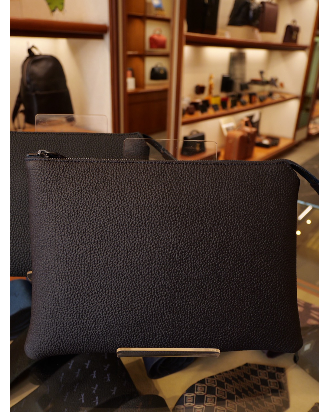 클러치 백 독일어 수축