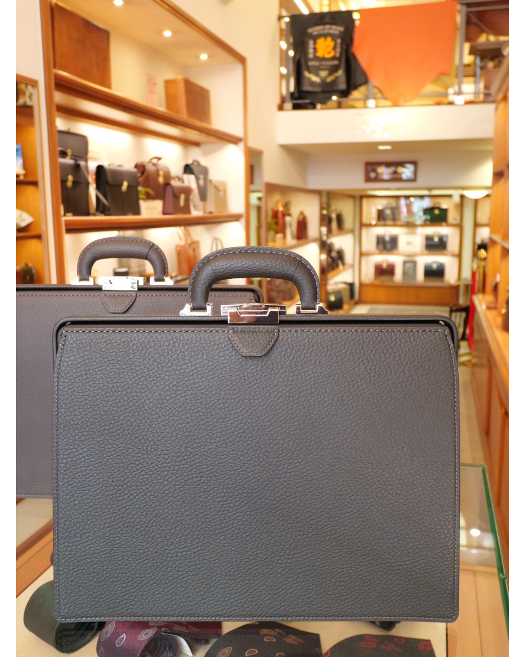 BLACK BULL スマートダレスバッグ　ワンタッチ錠前