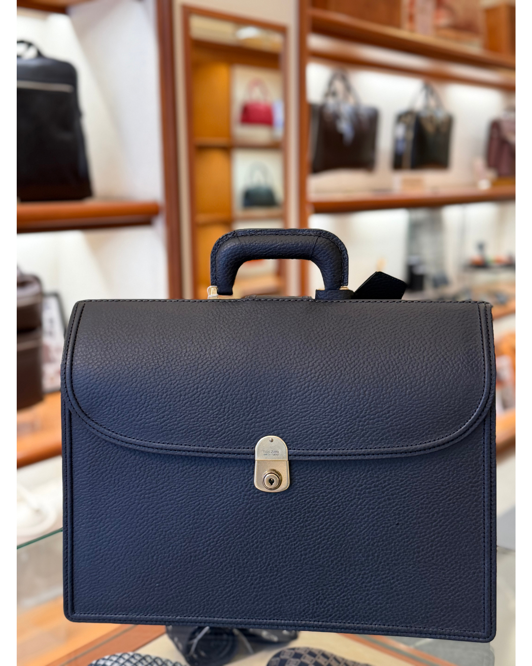 BLACK BULL ダレスバッグ Mサイズ フラップ付き BLACK BULL ダレスバッグ Mサイズ フラップ付き