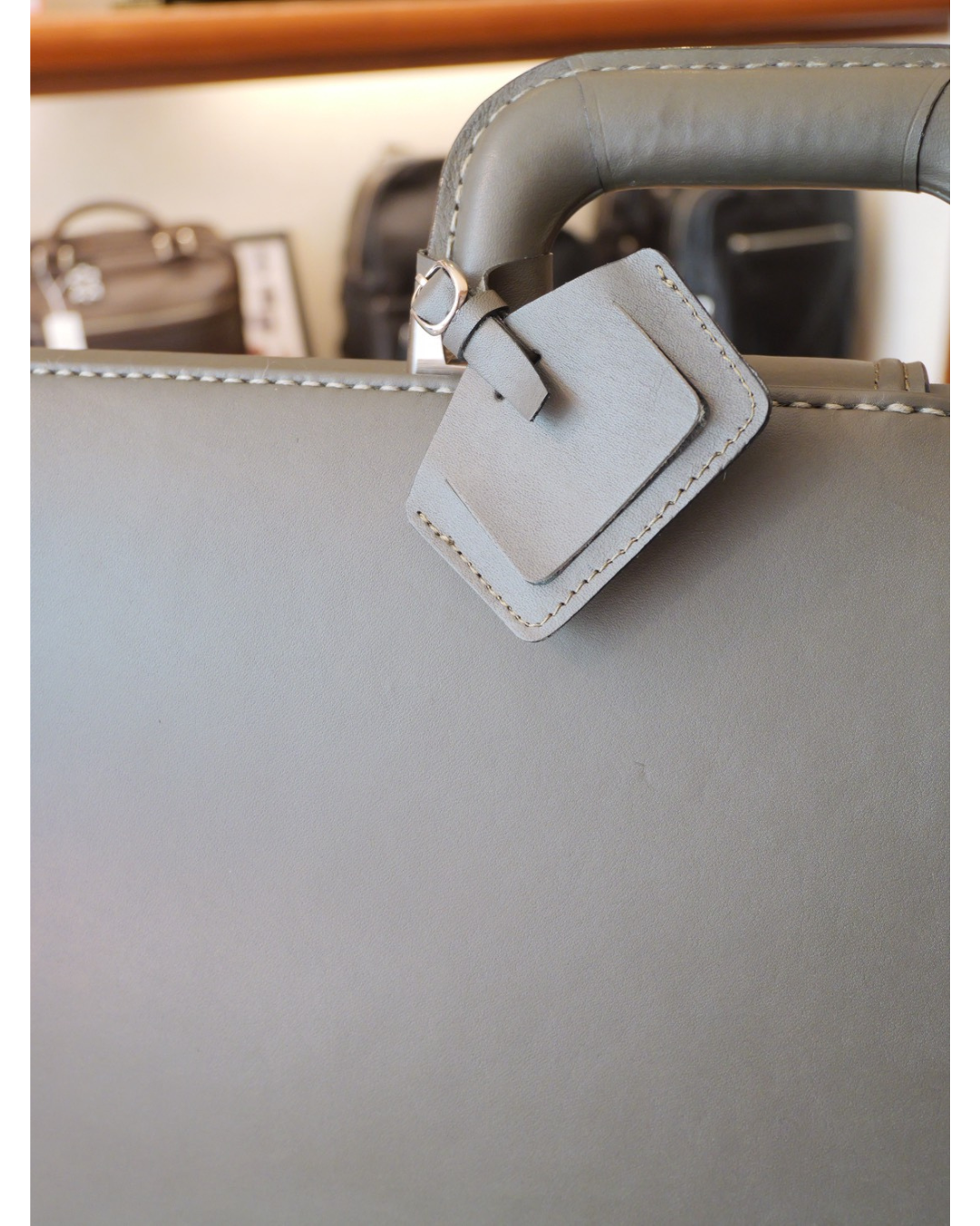 BLACK BULL スムースダレスバッグ〈別注色モデル／Mサイズ〉