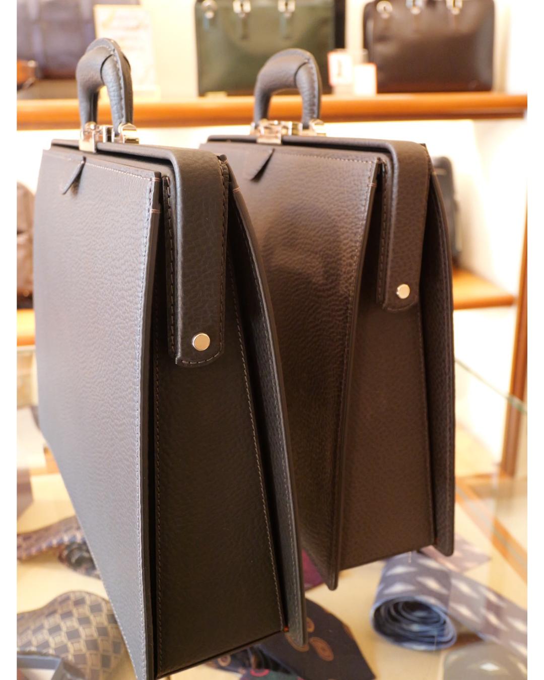 BLACK BULL スマートダレスバッグ　ワンタッチ錠前