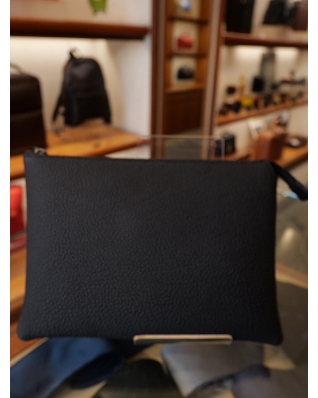 클러치 백 독일어 수축