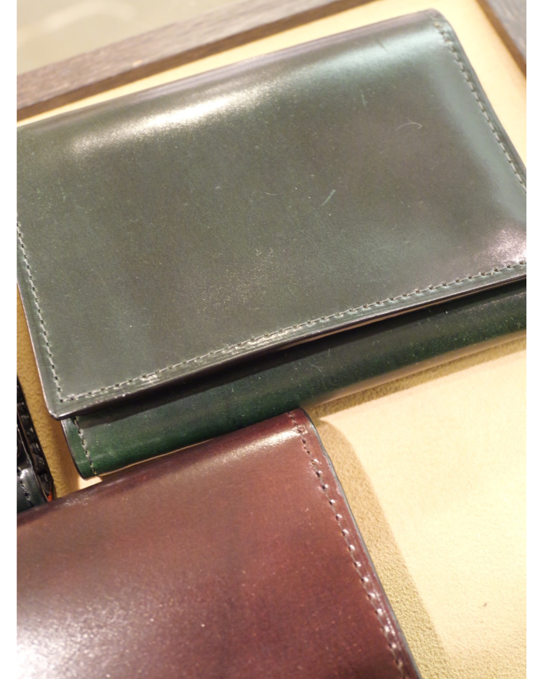 シェルコードバン 三つ折り財布（Shell Cordovan Tri-Fold Wallet）