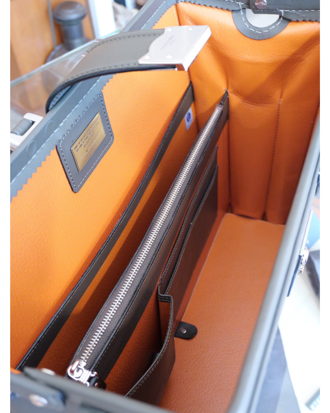 BLACK BULL スムースダレスバッグ〈別注色モデル／Mサイズ〉