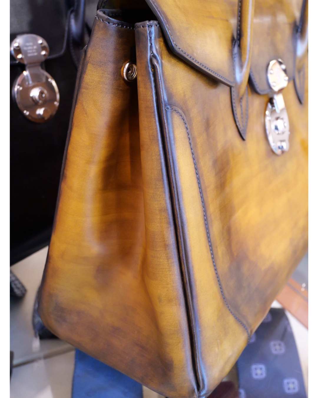 手染め国産 姫路レザートートバッグ（シリアルナンバー入り）