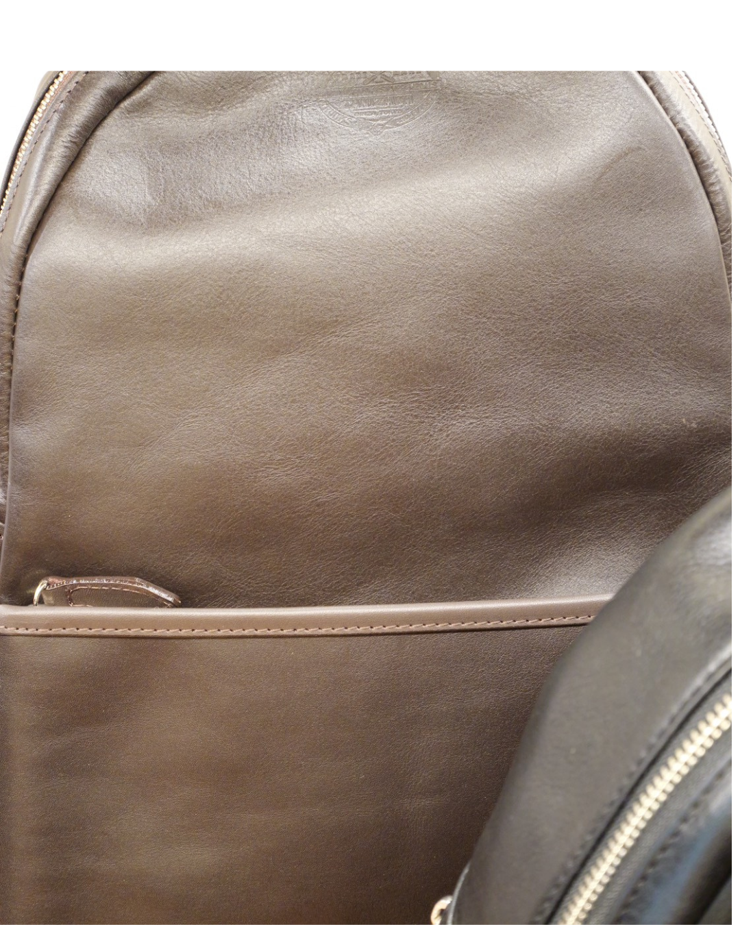 牛革丸型リュックサック