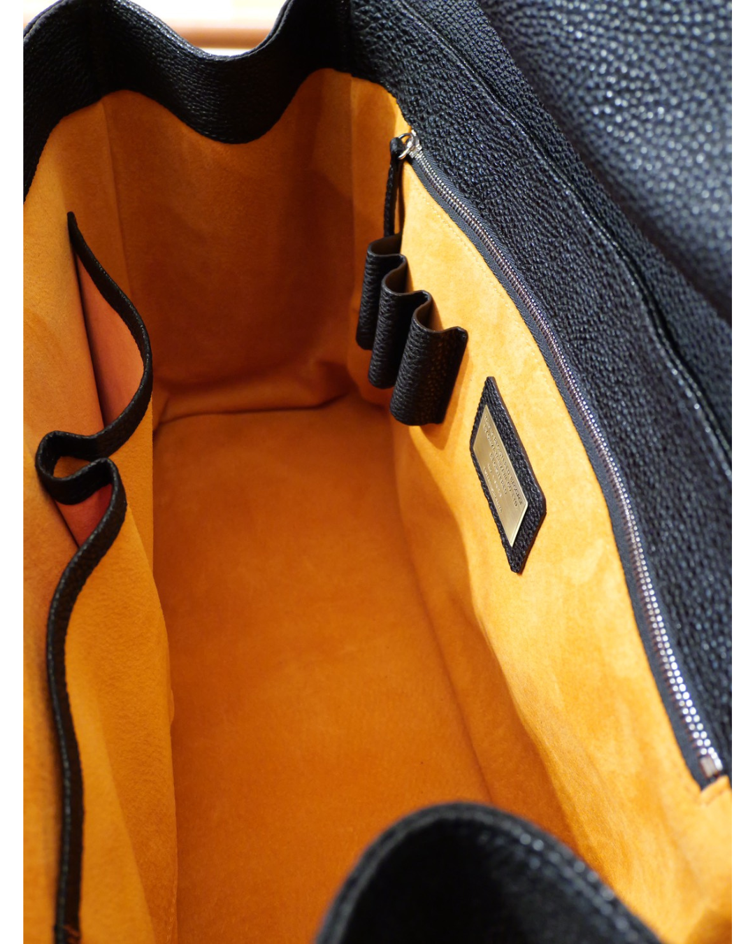 黒桟革トートバッグ Mサイズ