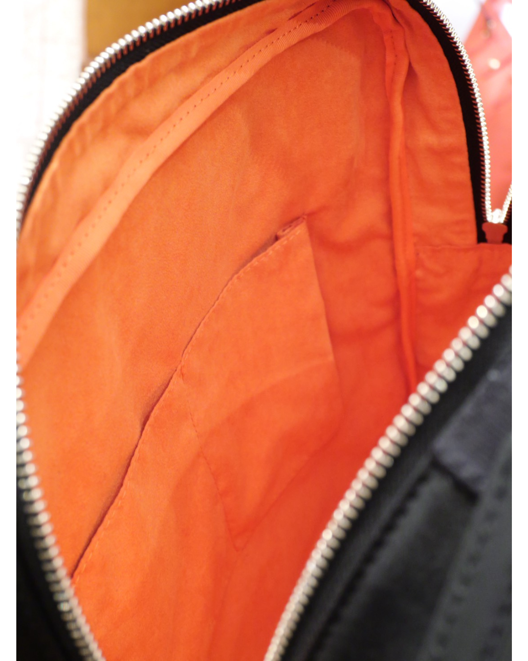 牛革縦型リュック